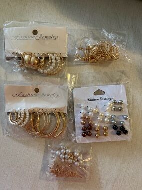 Fashion Jewelry Gold and Pearl Earring Sets